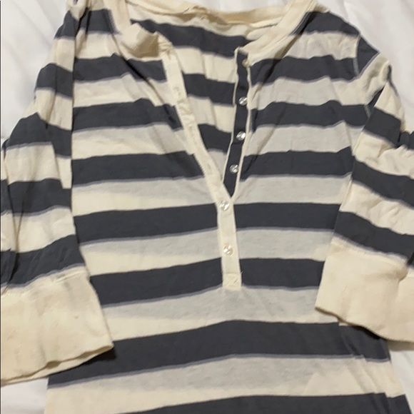 Aeropostale's 3/4 sleeve top - Picture 2 of 5